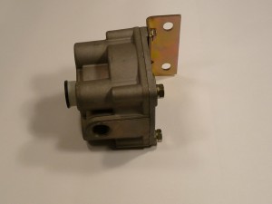 R12 RELAY VALVE